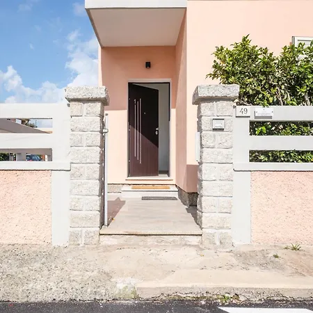 Taylor House - Your In 3* Ольбія