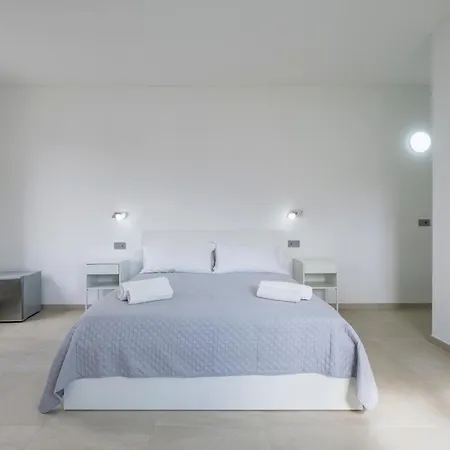 Taylor House - Your In 3* Ольбія