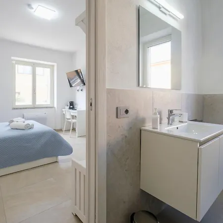 Гостьовий будинок Taylor House - Your In