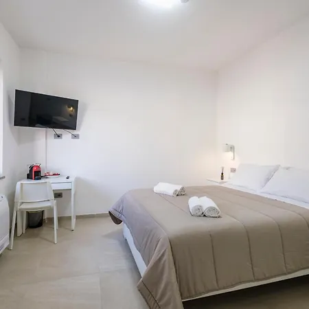Taylor House - Your In 3*